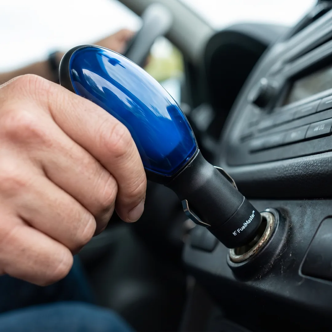Plugging FuelMaster into a car 12V socket